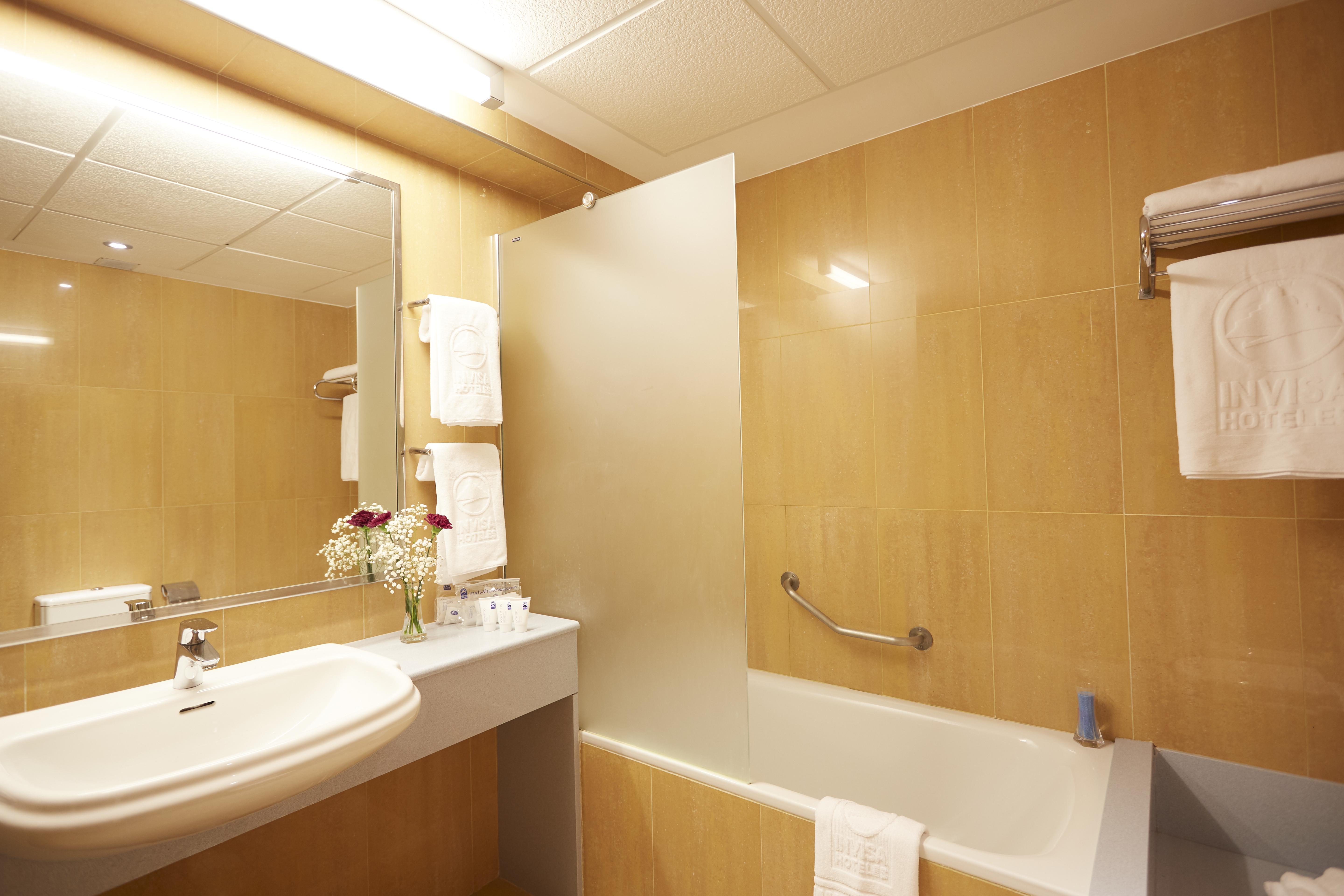 Invisa Hotel La Cala (Adults Only) Санта-Еулалія-дель-Ріо Екстер'єр фото