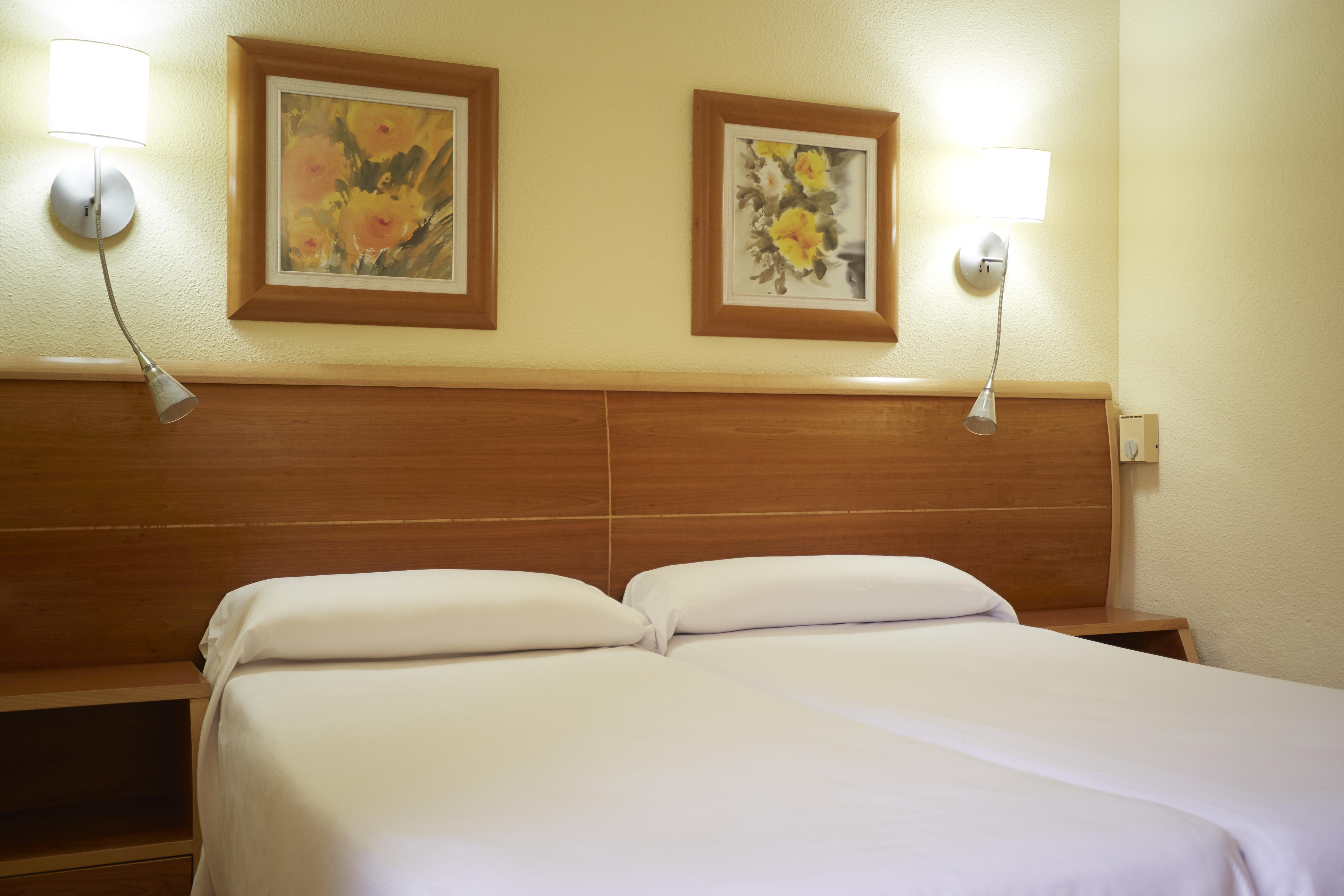 Invisa Hotel La Cala (Adults Only) Санта-Еулалія-дель-Ріо Екстер'єр фото