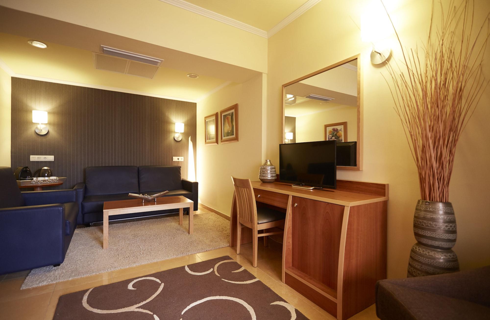 Invisa Hotel La Cala (Adults Only) Санта-Еулалія-дель-Ріо Екстер'єр фото