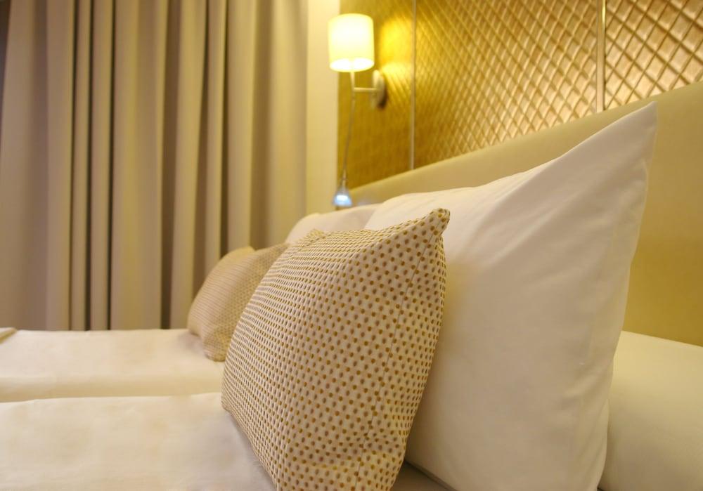 Invisa Hotel La Cala (Adults Only) Санта-Еулалія-дель-Ріо Екстер'єр фото