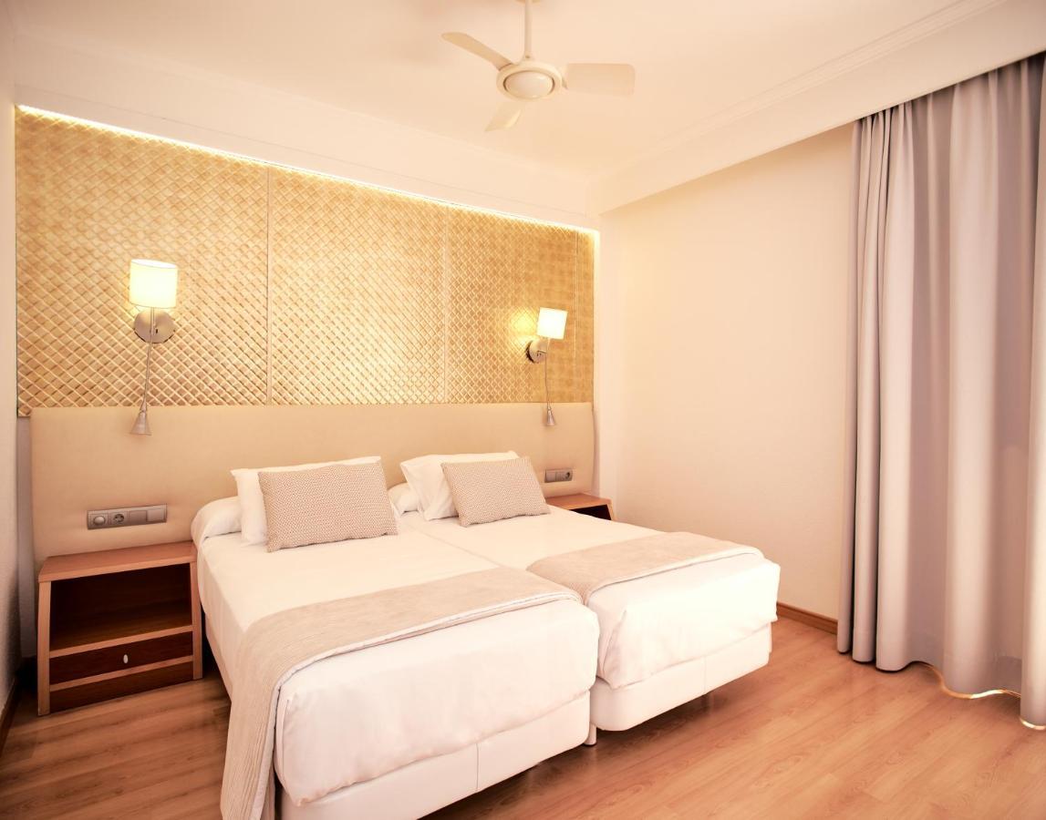Invisa Hotel La Cala (Adults Only) Санта-Еулалія-дель-Ріо Екстер'єр фото