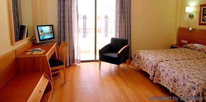 Invisa Hotel La Cala (Adults Only) Санта-Еулалія-дель-Ріо Номер фото