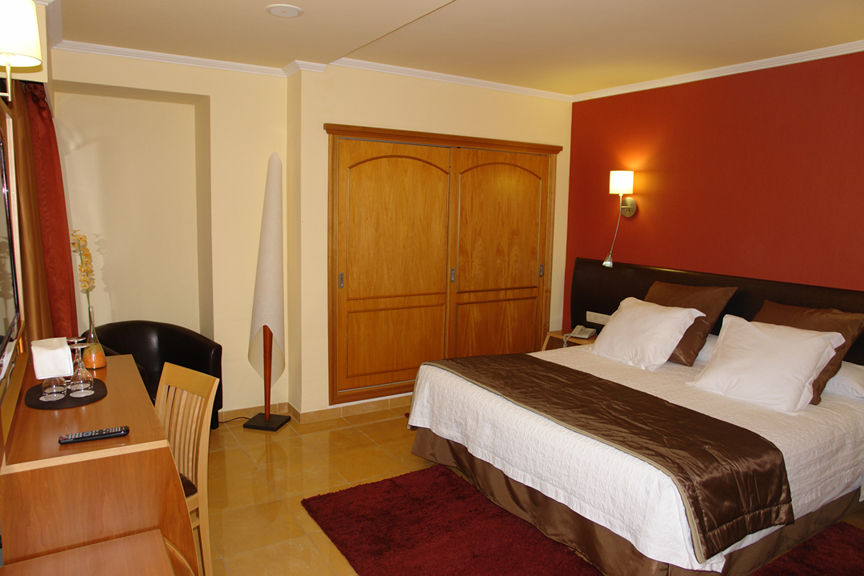 Invisa Hotel La Cala (Adults Only) Санта-Еулалія-дель-Ріо Екстер'єр фото