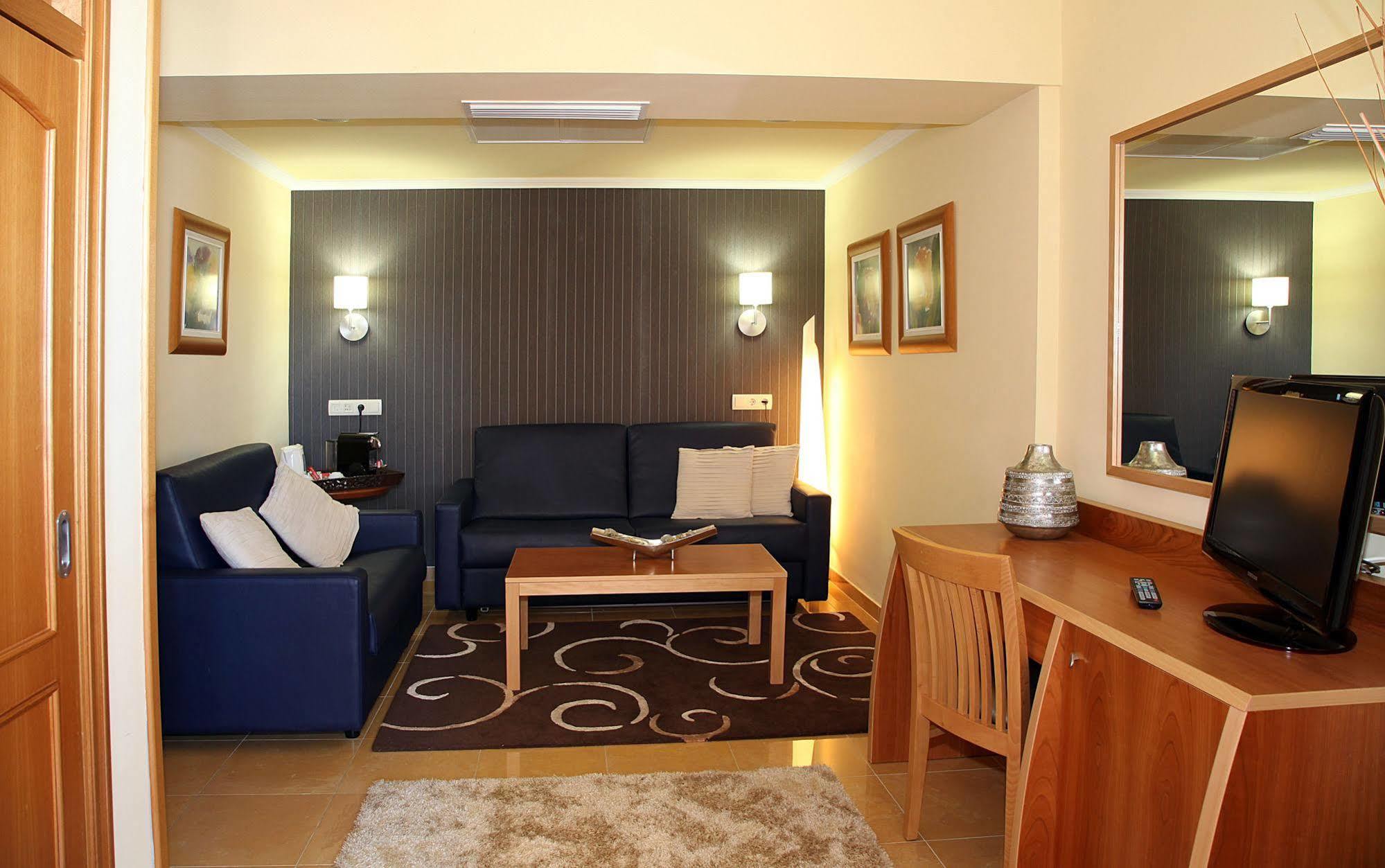 Invisa Hotel La Cala (Adults Only) Санта-Еулалія-дель-Ріо Екстер'єр фото